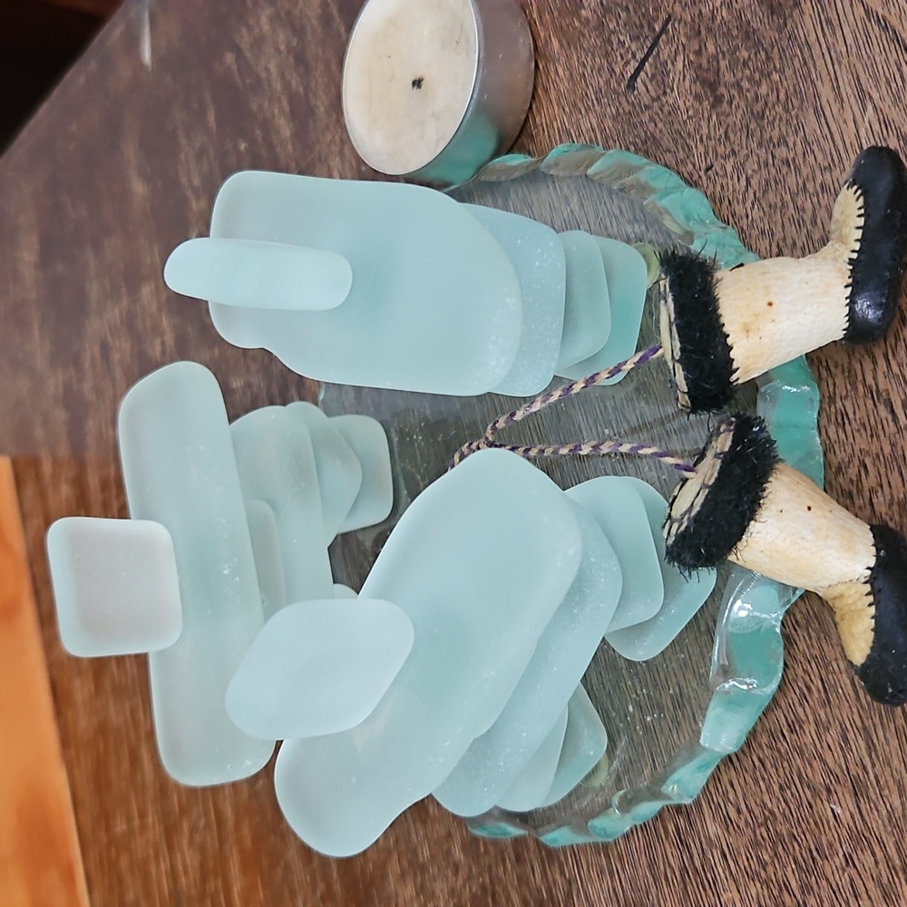 Frosted Glass Inukshuk - Picture 3 of 5